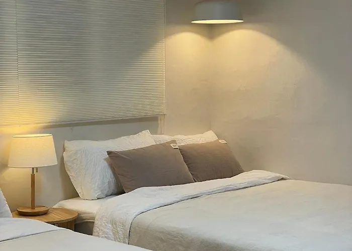Apartment New Center, Hongdae&the Hyundai Seoul