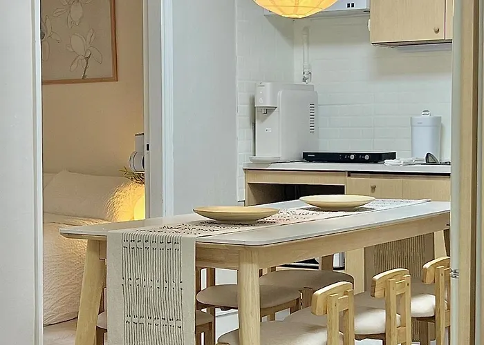 New Center, Hongdae&the Hyundai Apartment *