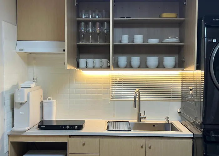 New Center, Hongdae&the Hyundai Apartment *